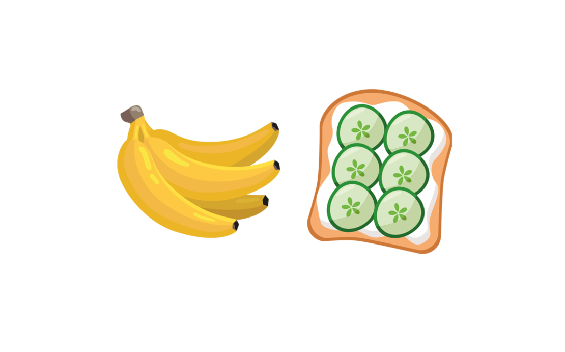 Ein Bündel Bananen. Eine Scheibe Brot mit Gurken belegt.  