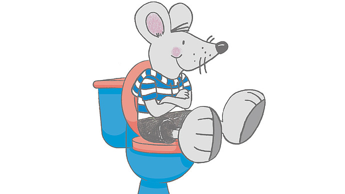 Eine Cartoon-Maus in gestreiftem Hemd und Shorts sitzt entspannt mit verschränkten Armen auf einer blau-rosa Toilette. Über ihrem Kopf schwebt eine gelbe Gedankenblase.
