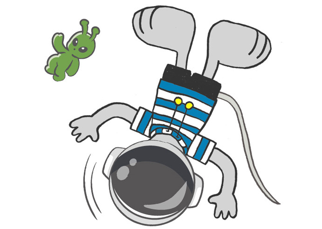 Ein Cartoon-Astronaut in einem gestreiften Hemd schwebt kopfüber im Weltraum neben einem kleinen, lächelnden grünen Außerirdischen. Beide wirken verspielt und fröhlich.