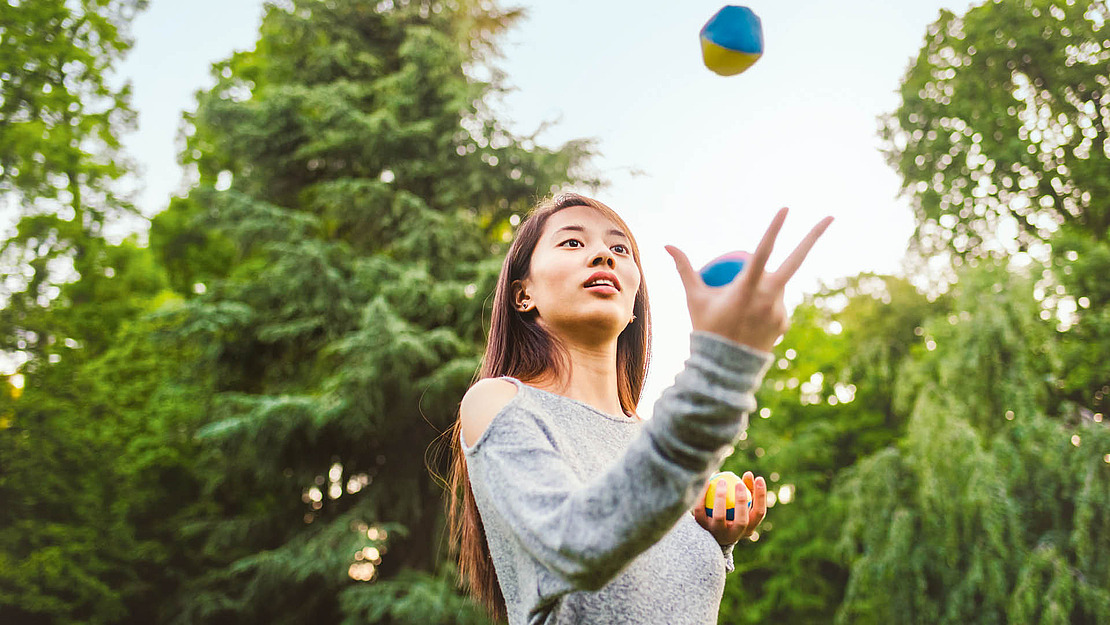 "Brainkinetik", zum Beispiel Jonglieren, sollte bei Vereinen auf dem Trainingsplan stehen.