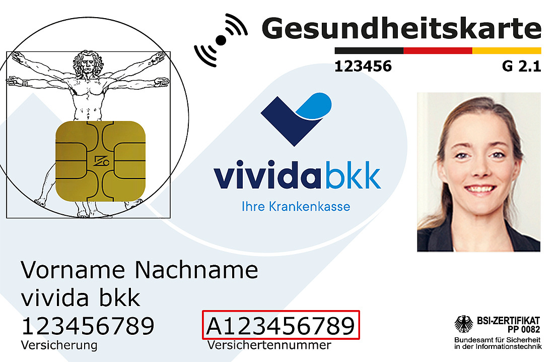 Deutsche Krankenversicherungskarte mit einem Chip, einer Vitruvianischen Figur, dem Logo der vivida bkk, einem Frauenfoto und Flächen für Versicherungs- und Identifikationsnummern sowie offiziellen Zertifizierungslogos.