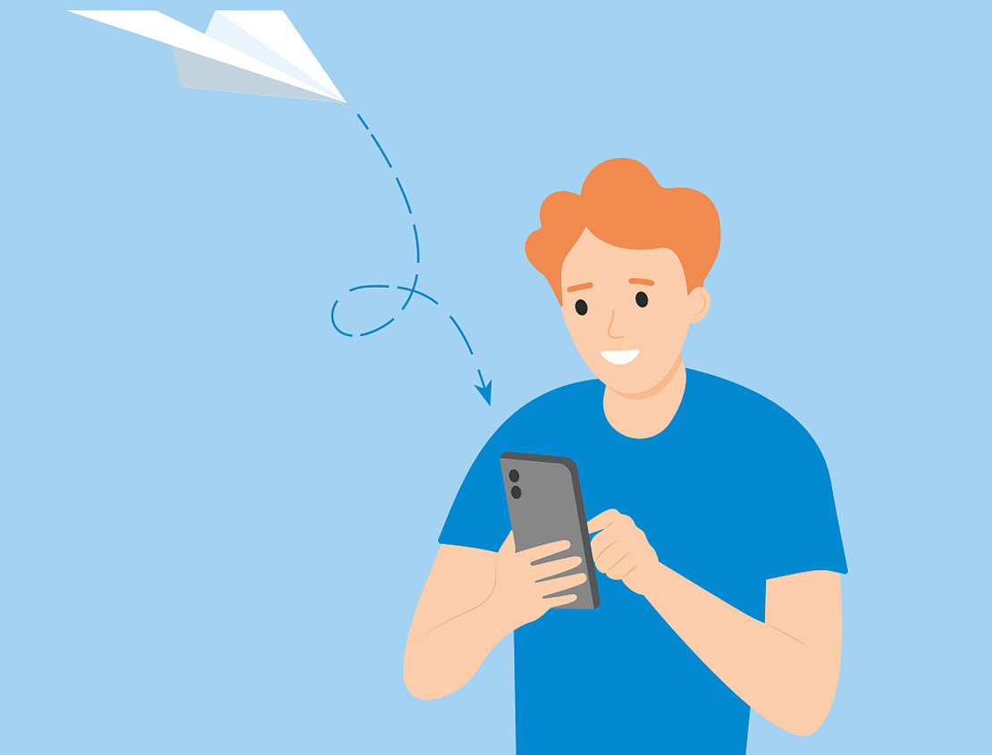 Illustration einer lächelnden Person, die ein Smartphone benutzt, mit einem Papierflugzeug, das über ihr fliegt und das Senden einer Nachricht oder Kommunikation andeutet. Der Hintergrund ist hellblau.