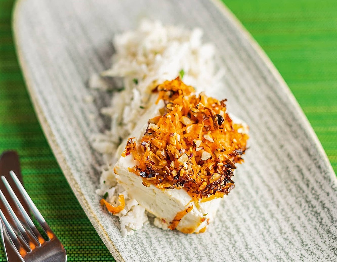 Gebackener Schafskäse auf Blumenkohlsalat