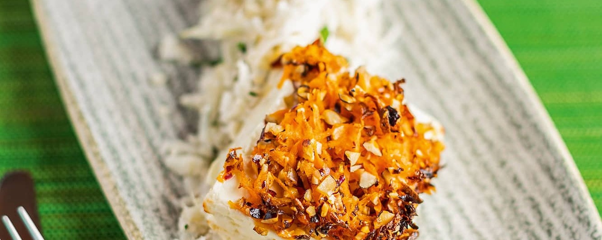 Gebackener Schafskäse auf Blumenkohlsalat mit leckerer Kruste