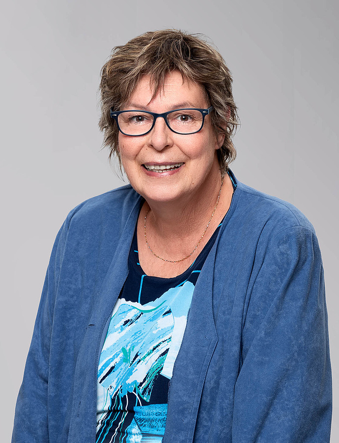 Porträt von Dr. Waltraut Gniesmer promovierte Biologin