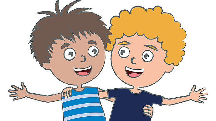 Zwei fröhliche Kinder umarmen sich freundschaftlich