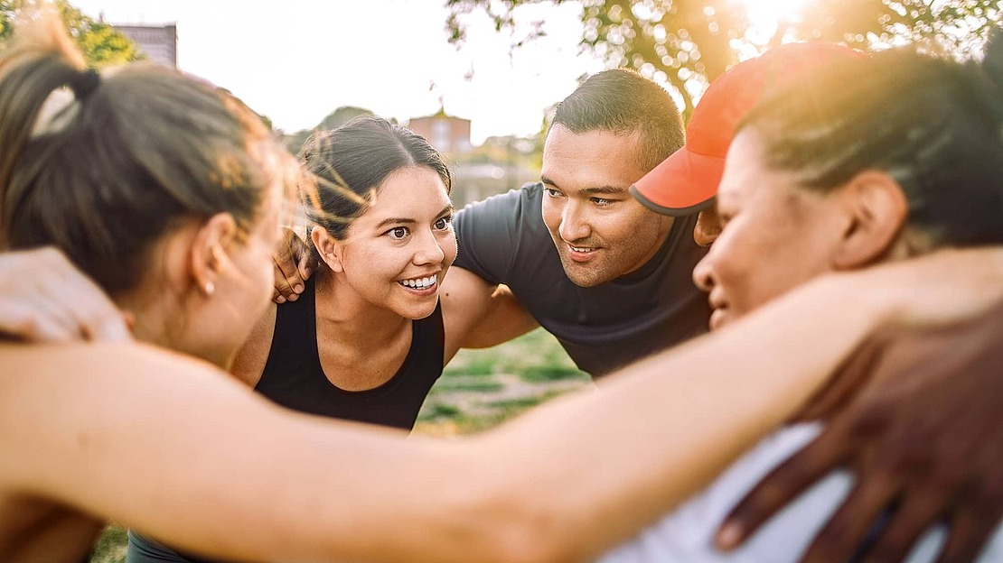 Junge Menschen im Team