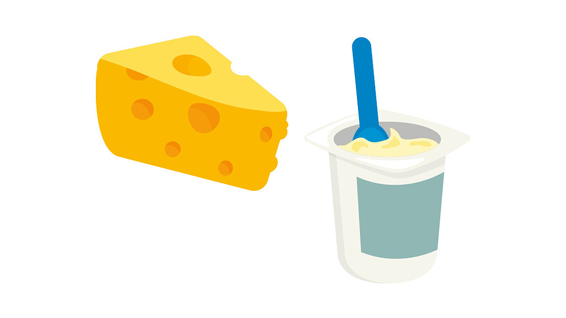 Illustration eines gelben Käsestücks mit Löchern neben einem Becher Joghurt mit einem blauen Löffel darin.