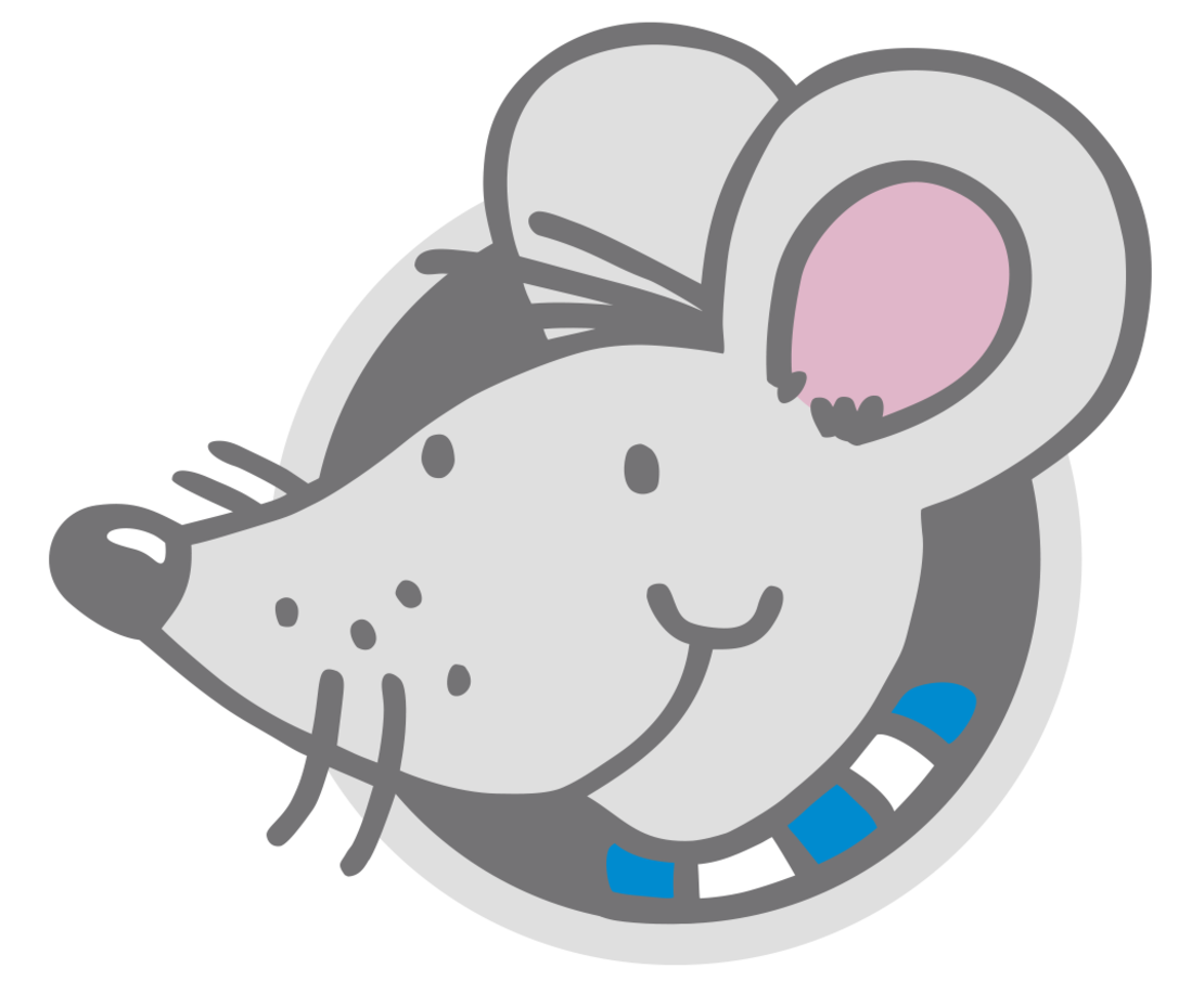 Cartoon-Illustration eines lächelnden grauen Mauskopfes mit großen rosa Ohren, Schnurrhaaren, einer schwarzen Nase und einem blau-weiß karierten Kragen. Die Maus ist grau umrandet und in einem freundlichen, verspielten Stil dargestellt.