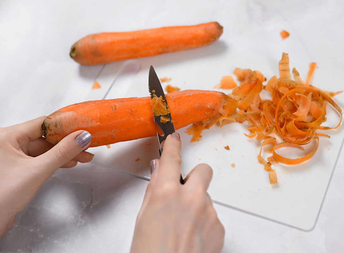Karotten schälen
